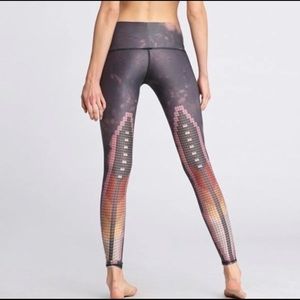Teeki yoga feather print leggings